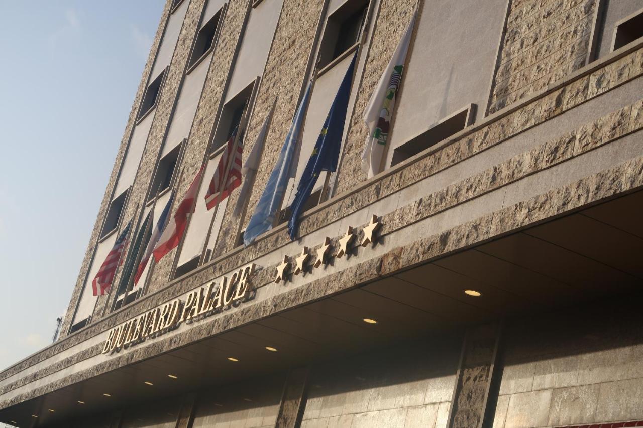Boulevard Palace Hotel Монровия Экстерьер фото