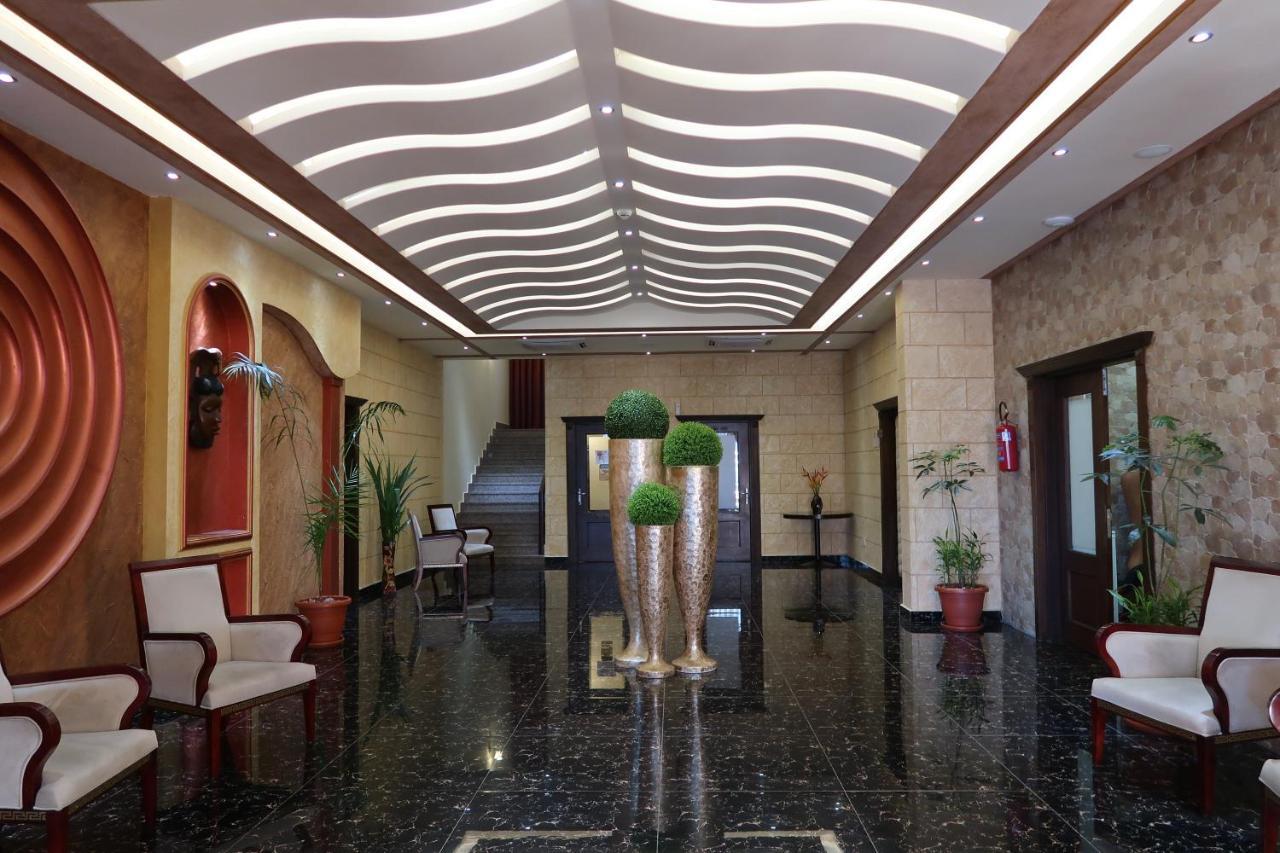 Boulevard Palace Hotel Монровия Экстерьер фото