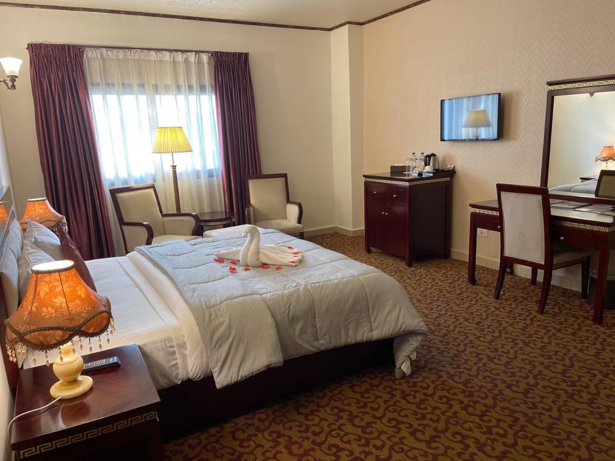 Boulevard Palace Hotel Монровия Экстерьер фото