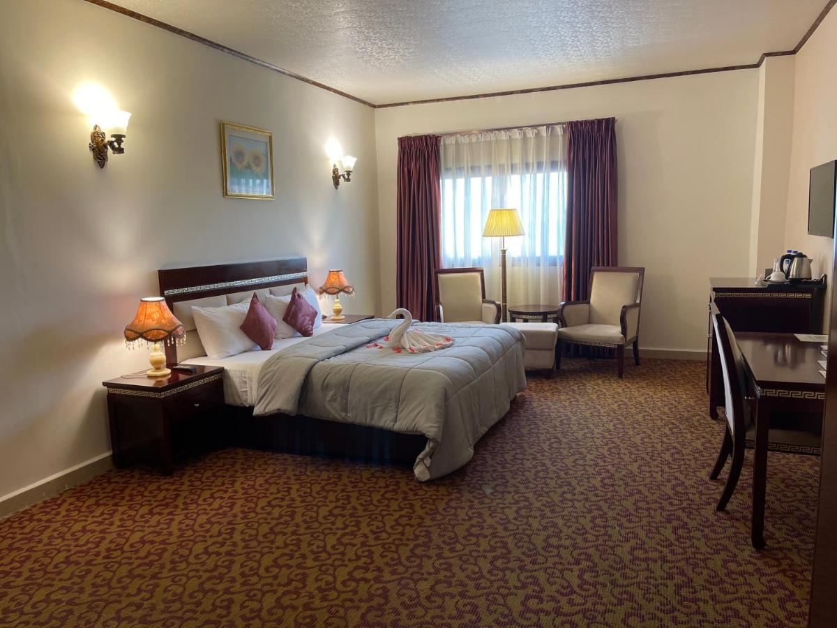 Boulevard Palace Hotel Монровия Экстерьер фото