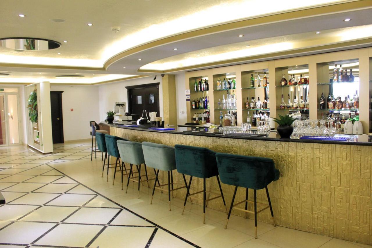 Boulevard Palace Hotel Монровия Экстерьер фото