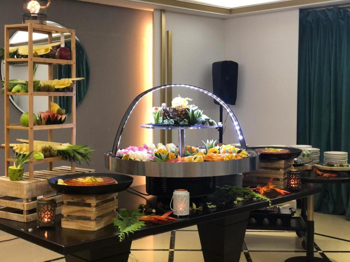 Boulevard Palace Hotel Монровия Экстерьер фото