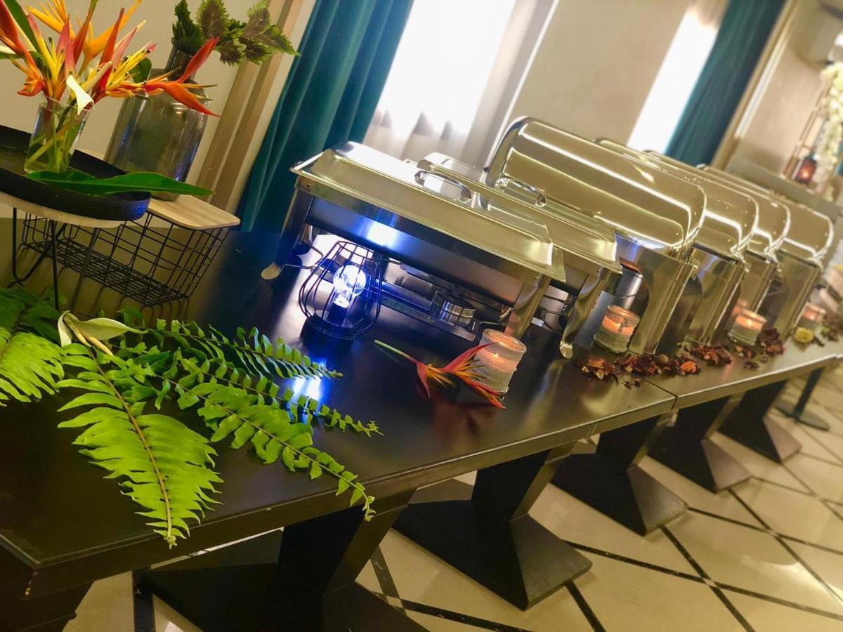 Boulevard Palace Hotel Монровия Экстерьер фото