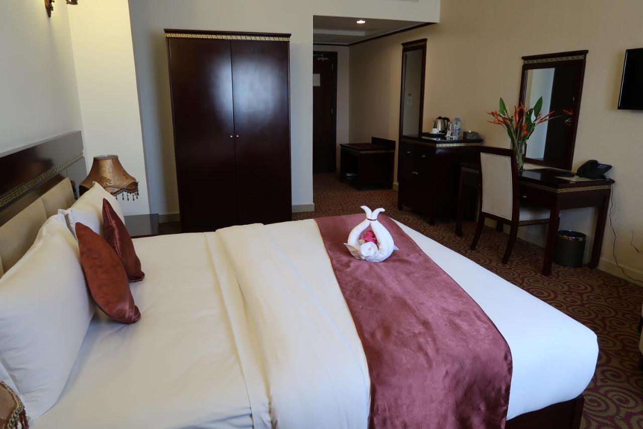 Boulevard Palace Hotel Монровия Экстерьер фото