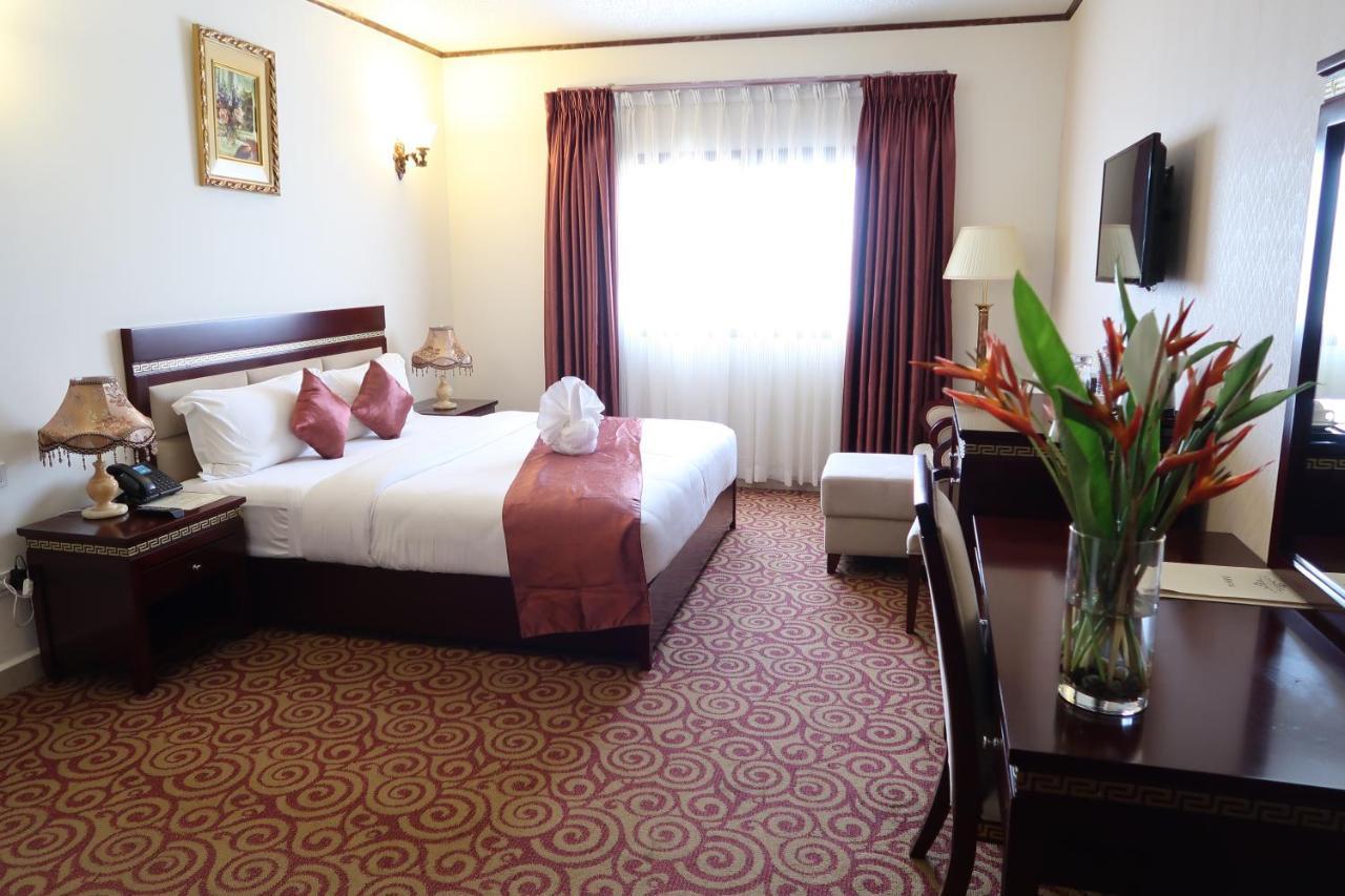 Boulevard Palace Hotel Монровия Экстерьер фото
