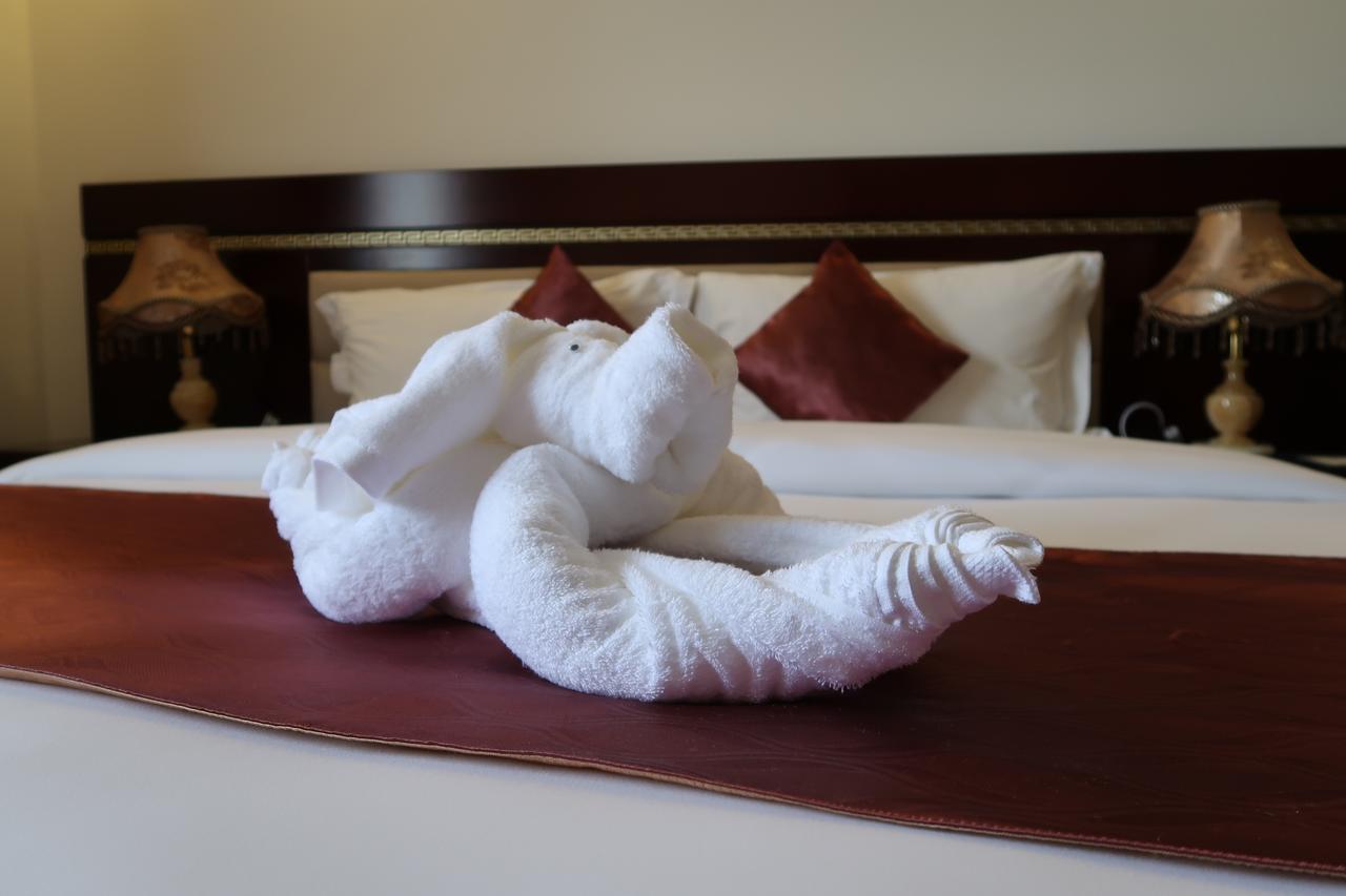 Boulevard Palace Hotel Монровия Экстерьер фото